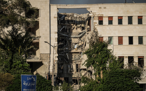 Laut Aktivisten ziehen syrische Regierungstruppen im SĂŒden ab. - Foto: Moawia Atrash/dpa Laut Aktivisten ziehen syrische Regierungstruppen im SĂŒden ab. - Foto: Moawia Atrash/dpa