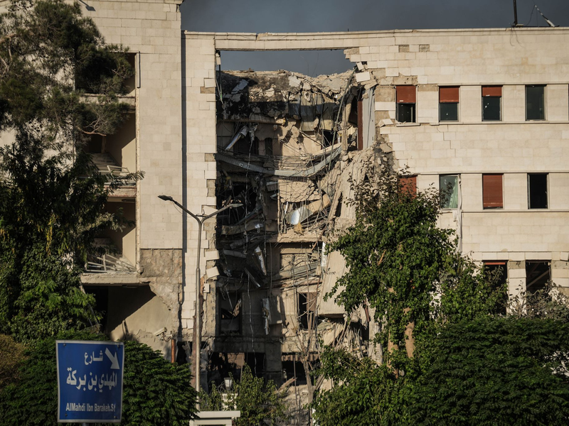 Laut Aktivisten ziehen syrische Regierungstruppen im Süden ab.   - Foto: Moawia Atrash/dpa