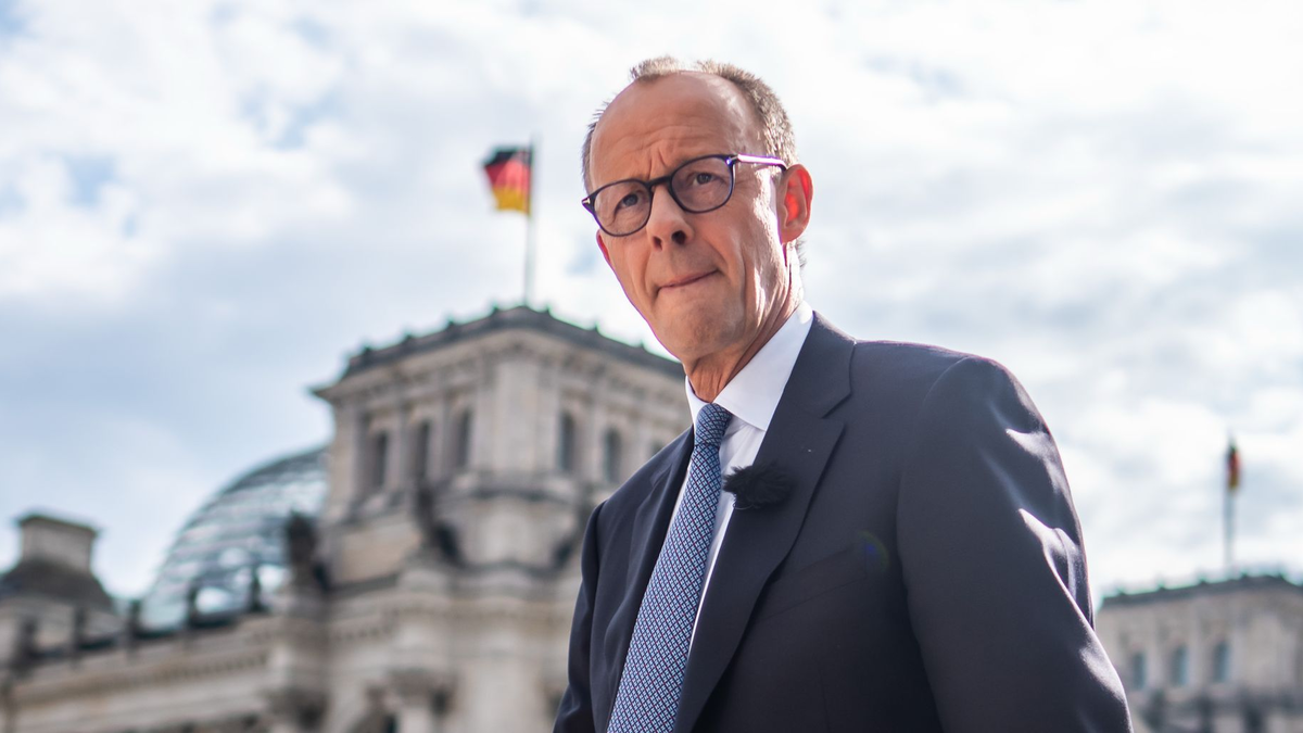 Bundeskanzler Friedrich Merz sprach zuletzt im Bundestag von «Mut und Zuversicht»: «Wir haben viel angepackt, wir haben einiges erreicht, aber es bleibt noch sehr viel zu tun». (Archivbild) - Foto: Michael Kappeler/dpa