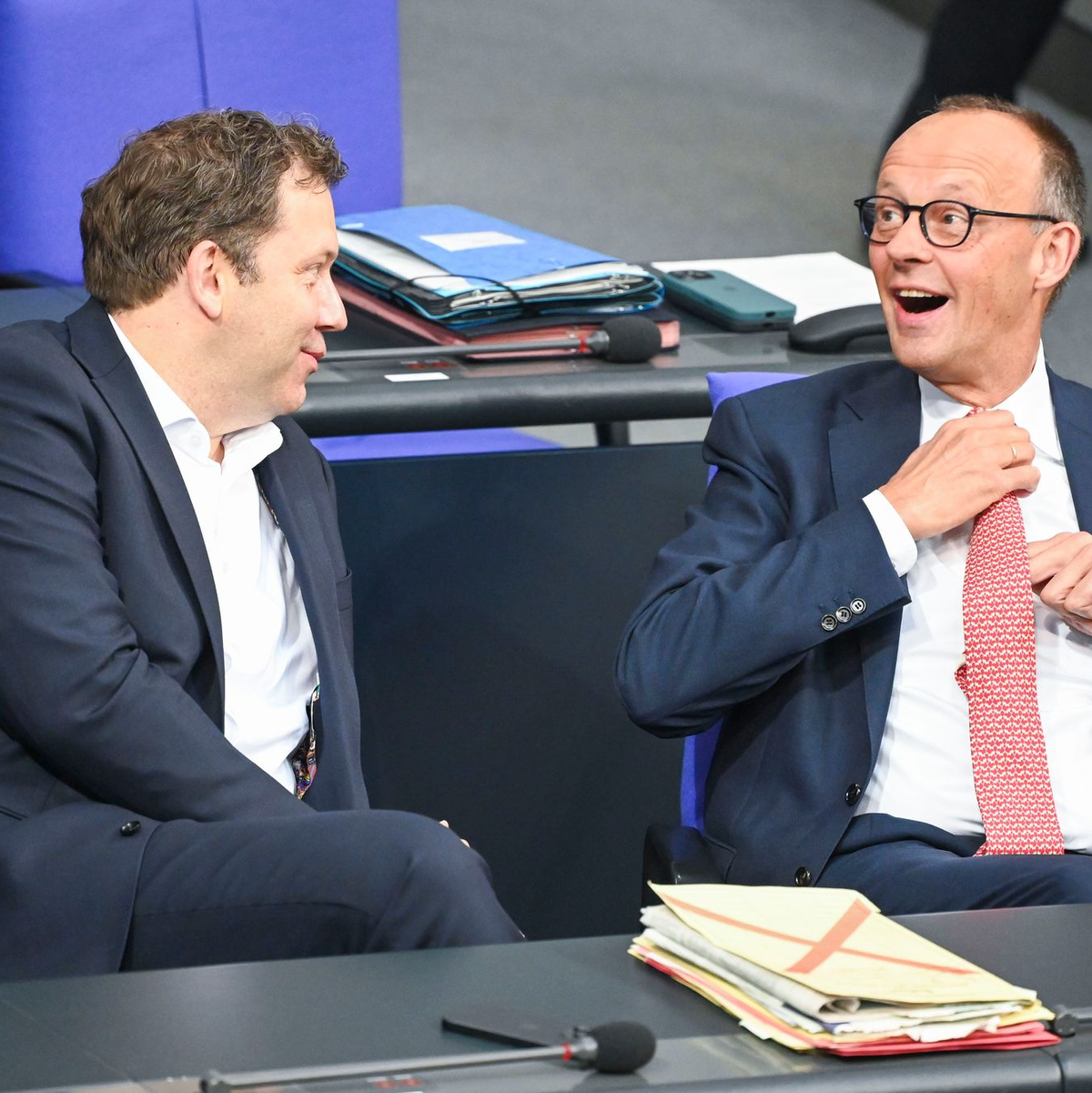 Lars Klingbeil und Friedrich Merz hoffen, die Stimmung im Land zu drehen. (Archivbild) - Foto: Katharina Kausche/dpa