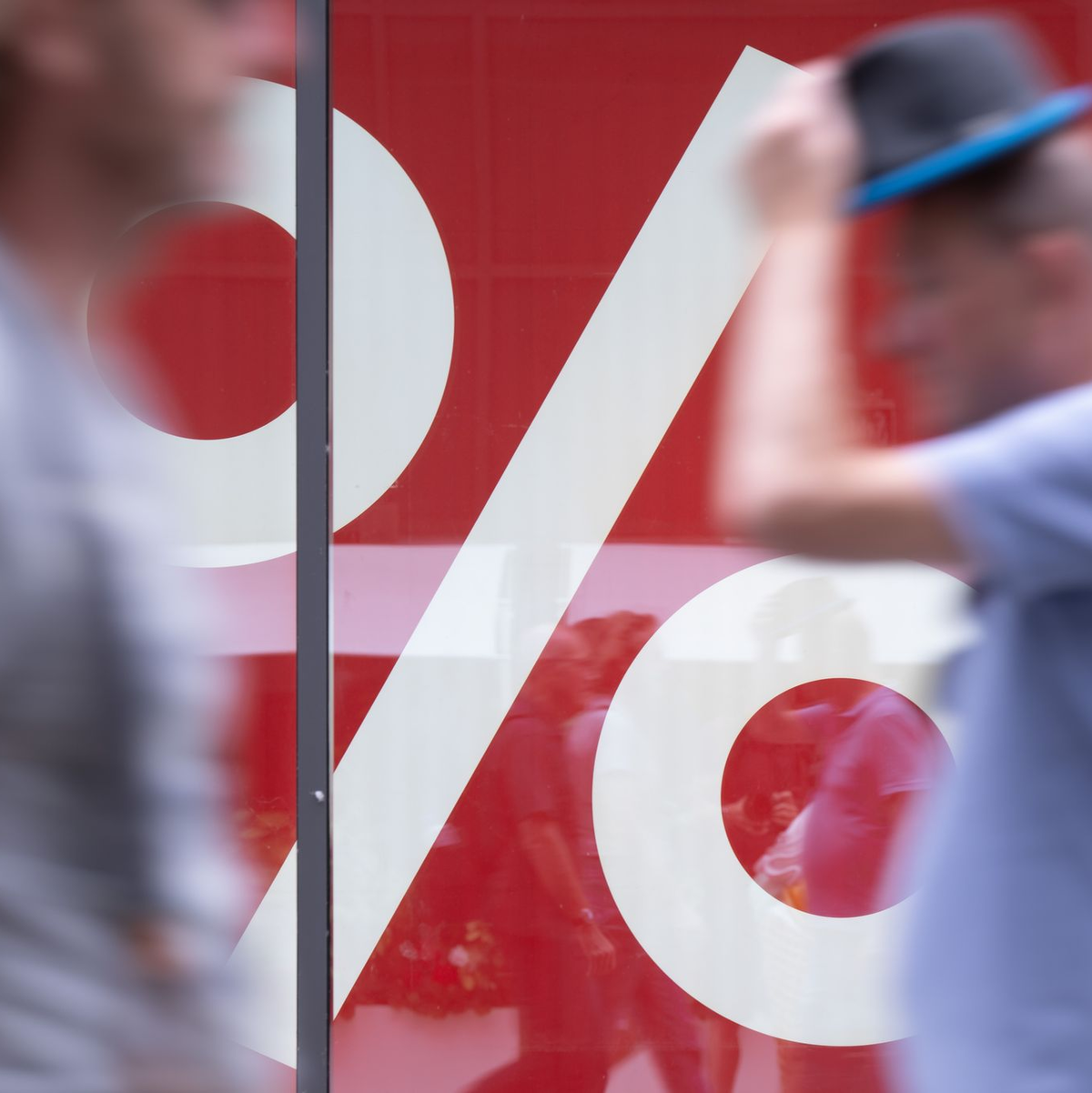 Auch das Konsumklima bleibt noch verhalten. (Archivbild) - Foto: Sebastian Kahnert/dpa