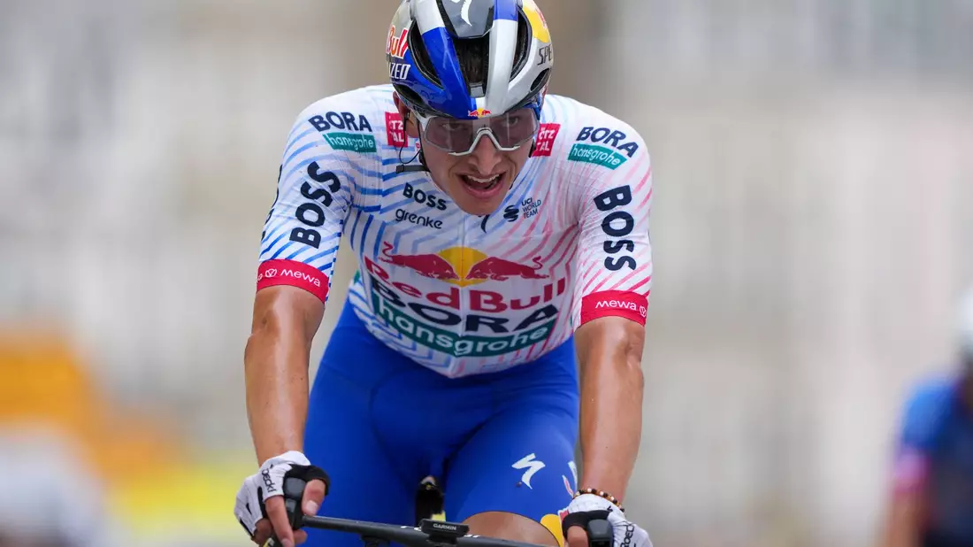 Erstmals bei der Tour dabei und direkt im Rampenlicht: Florian Lipowitz. - Bild: Roth/dpa