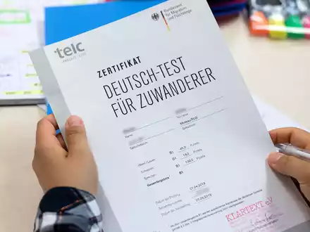 Zuwanderer haben in Deutschland und anderen Ländern weniger Chancen auf Gutverdiener-Jobs. (Archivbild) - Foto: Sven Hoppe/dpa