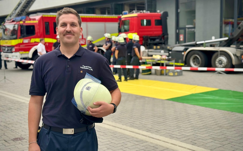 FW Mainz: Während der Ausbildung schon Leben gerettet: Feuerwehr-Azubi Jonas Eberhard spendet Stammzellen für einen unbekannten Patienten - Foto: presseportal.de