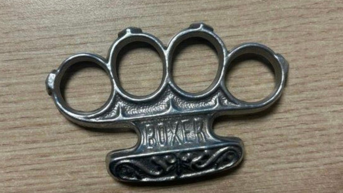 BPOL NRW: Schlagring bei 17-Jährigem am Duisburger Hauptbahnhof durch Bundespolizei sichergestellt - Foto: presseportal.de