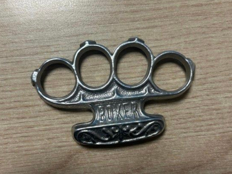 BPOL NRW: Schlagring bei 17-Jährigem am Duisburger Hauptbahnhof durch Bundespolizei sichergestellt - Foto: presseportal.de