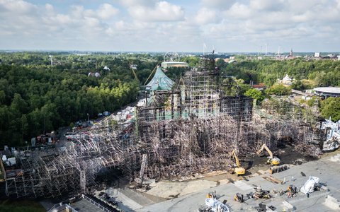 Die Hauptbühne soll jetzt abgerissen werden. - Foto: Stringer/Belga/dpa