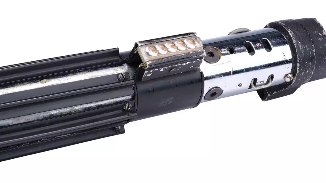 Das legendäre Lichtschwert von «Star Wars»-Bösewicht Darth Vader wird im September in Los Angeles versteigert.  - Bild: Propstore/dpa