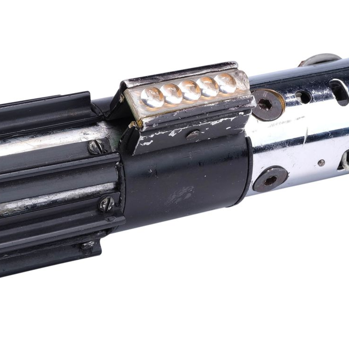 Das legendäre Lichtschwert von «Star Wars»-Bösewicht Darth Vader wird im September in Los Angeles versteigert.  - Foto: Propstore/dpa