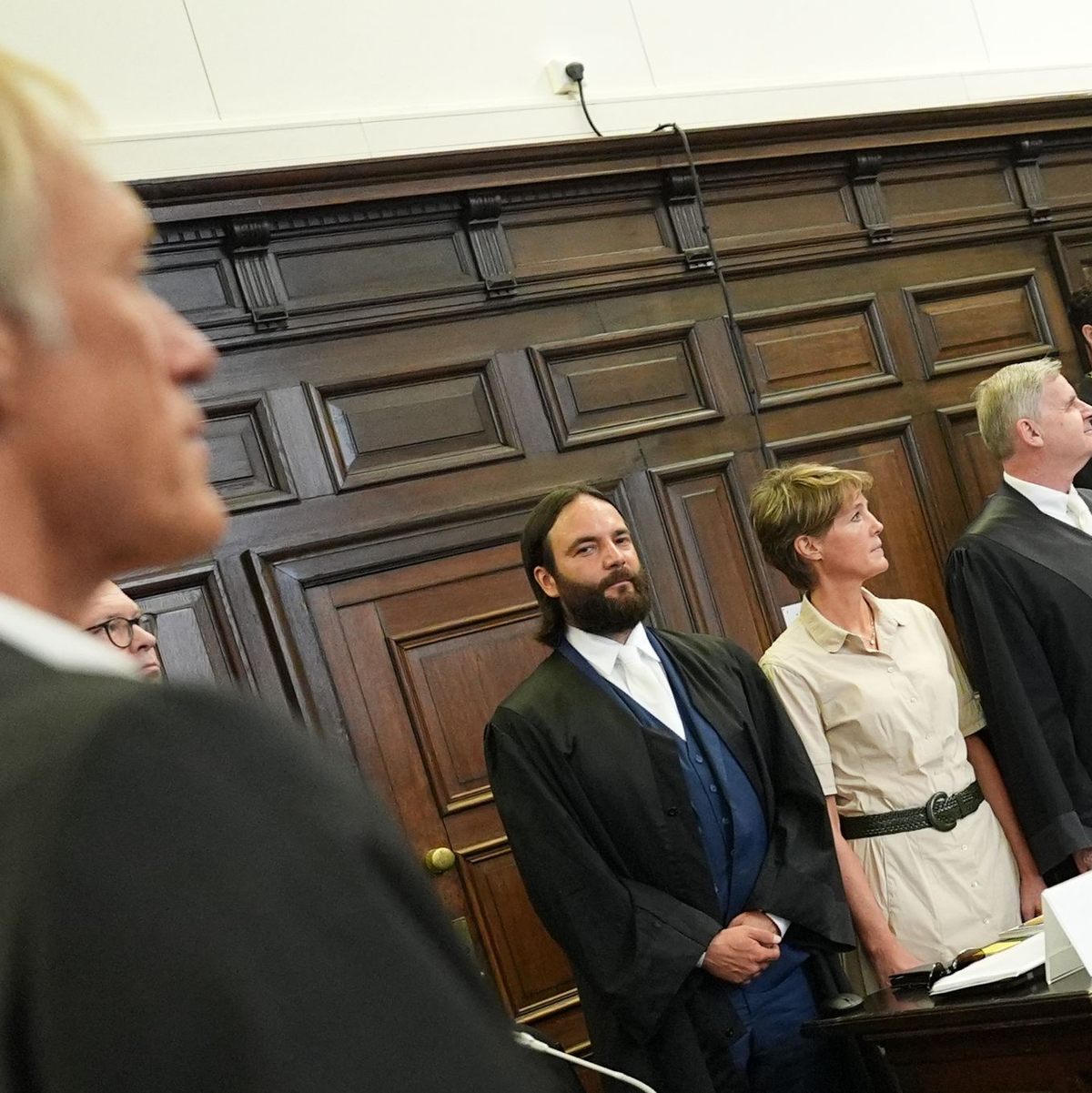 Gerhard Dellings Verteidiger David Rieks meint, dass der Vorwurf der Beihilfe zur Kindesentziehung gegen seinen Mandanten nicht zutrifft.  - Foto: Marcus Brandt/Pool dpa/dpa