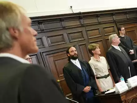 Die Tochter Blocks kann zunächst nicht mehr als Nebenklägerin im Prozess gegen ihre Mutter auftreten (Archivbild). - Foto: Marcus Brandt/Pool dpa/dpa