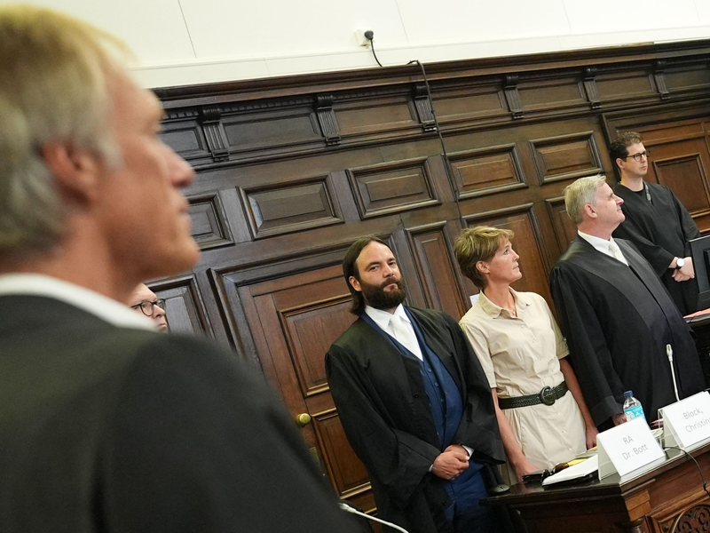 Die Tochter Blocks kann zunächst nicht mehr als Nebenklägerin im Prozess gegen ihre Mutter auftreten (Archivbild). - Foto: Marcus Brandt/Pool dpa/dpa