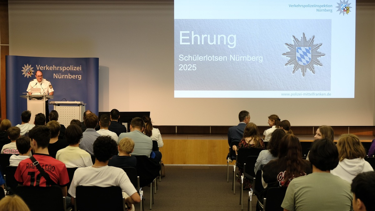 POL-MFR: (729) Schülerlotsenehrung in Nürnberg - Foto: presseportal.de