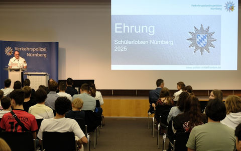 POL-MFR: (729) Schülerlotsenehrung in Nürnberg - Foto: presseportal.de