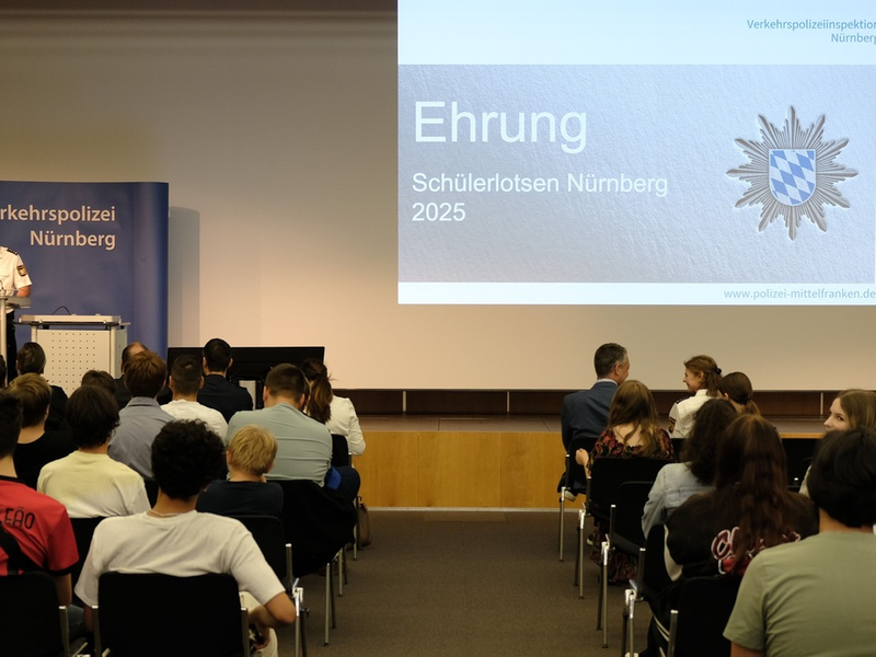 POL-MFR: (729) Schülerlotsenehrung in Nürnberg - Foto: presseportal.de