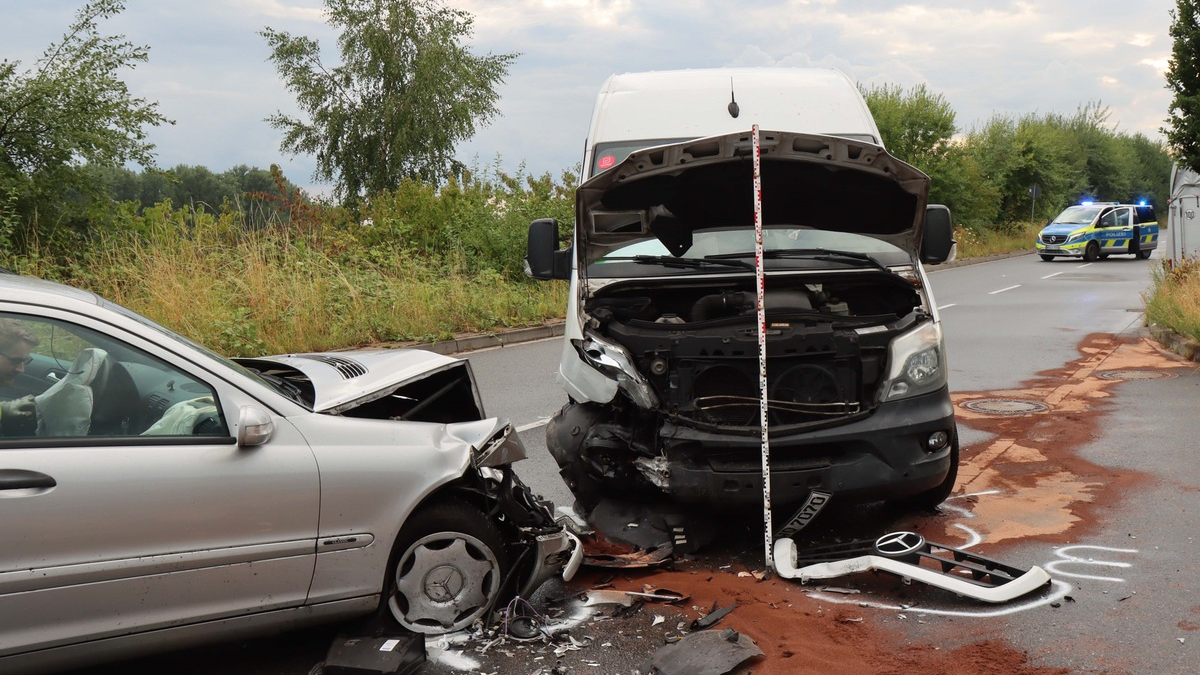 POL-ME: Drei Personen bei Verkehrsunfall verletzt - 2507080 - Foto: presseportal.de