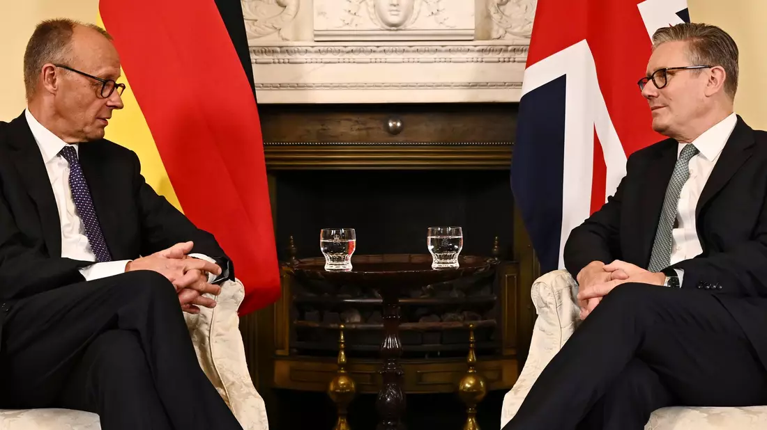 Es ist der Antrittsbesuch von Kanzler Merz in London - einer seiner bisher wichtigsten. - Bild: Leon Neal/Getty Images Europe Pool via AP/dpa