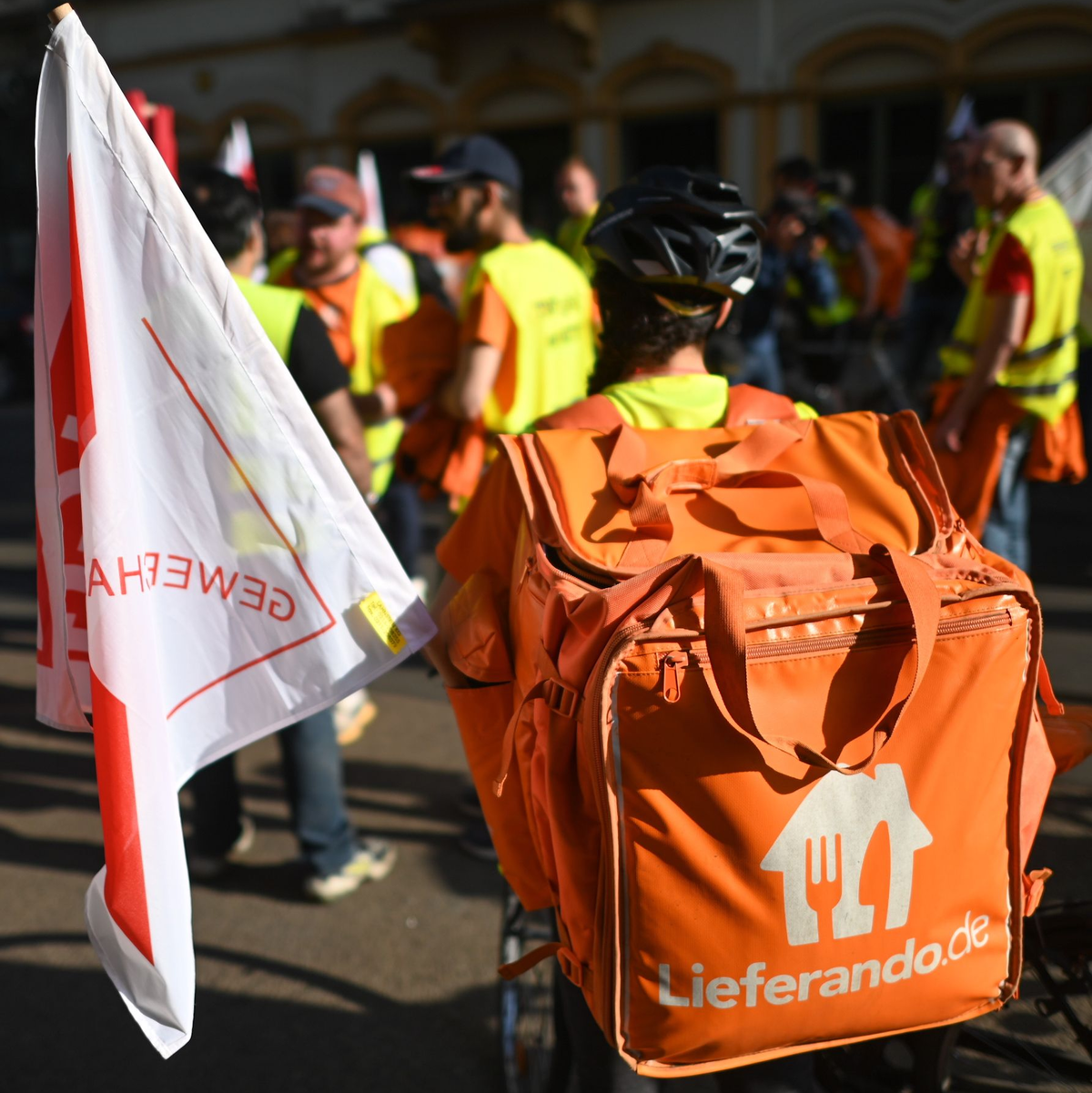 Die Gewerkschaft NGG kämpt seit Jahren für einen Tarifvertrag und einen Mindestlohn bei Lieferando.(Archivbild) - Foto: Robert Michael/dpa