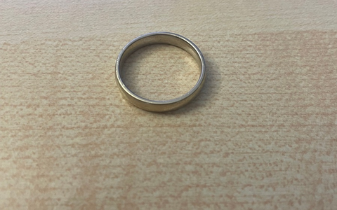 POL Schwaben Nord: Ehering gefunden - Polizei sucht (aktuell un)glücklichen Ehemann - Foto: presseportal.de POL Schwaben Nord: Ehering gefunden - Polizei sucht (aktuell un)glücklichen Ehemann - Foto: presseportal.de