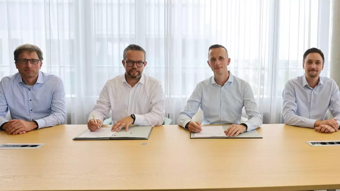 Startschuss für ersten netzdienlichen Speicher: Bayernwerk Netz schließt Vertrag mit MaxSolar GmbH - Bild: presseportal.de