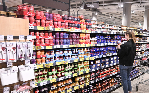 Für Marmeladen müssen Verbraucher aktuell bereits tiefer in die Tasche greifen als vor ein paar Jahren. - Foto: Bernd Weißbrod/dpa