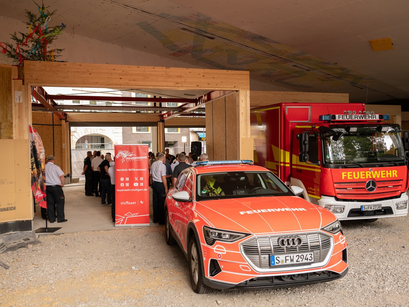 FW Stuttgart: Richtfest an der Interims-Feuerwache 1 - Foto: presseportal.de