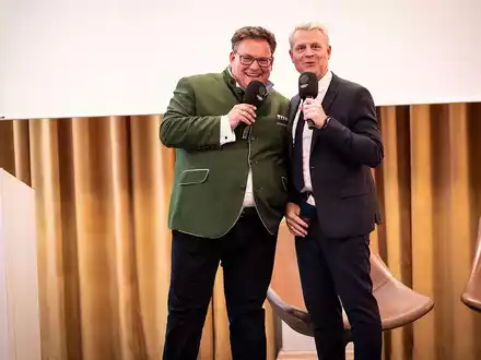 Bernhard Schindler liefert die Matches, Guido Cantz die Stimmung - der 3. SCHINDLER Circle Network Powerday begeistert den Mittelstand - Foto: presseportal.de