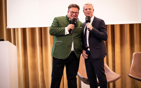 Bernhard Schindler liefert die Matches, Guido Cantz die Stimmung - der 3. SCHINDLER Circle Network Powerday begeistert den Mittelstand - Foto: presseportal.de