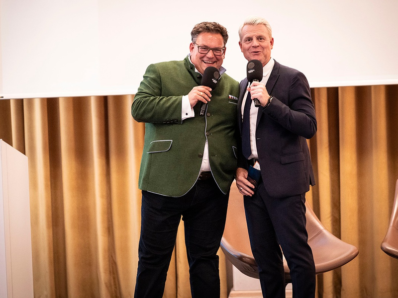 Bernhard Schindler liefert die Matches, Guido Cantz die Stimmung - der 3. SCHINDLER Circle Network Powerday begeistert den Mittelstand - Foto: presseportal.de