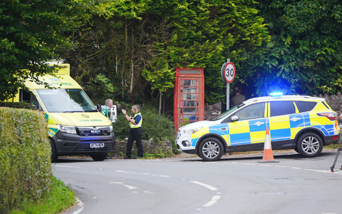 Ein Kind ist bei einem Busunfall in England ums Leben gekommen. - Foto: Ben Birchall/PA Wire/dpa