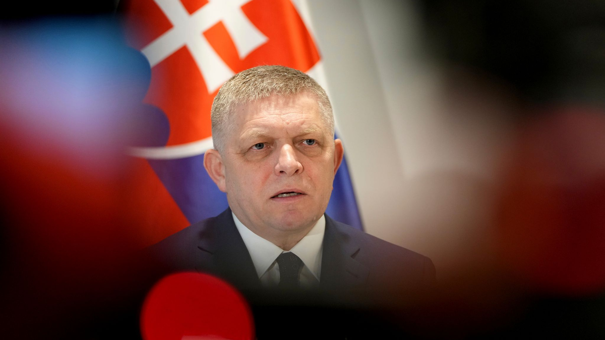Der slowakische Ministerpräsident Robert Fico droht mit einem Veto gegen das geplante 18. EU-Sanktionspaket gegen Russland. (Archivbild) - Foto: Virginia Mayo/AP/dpa