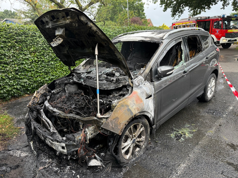 POL-STD: Unbekannter schleicht sich in Wohnhaus ein und entwendet Schmuck, Hyundai-Tuscon in Buxtehude entwendet, Ford Kuga gerät in Dollern in Brand - Foto: presseportal.de