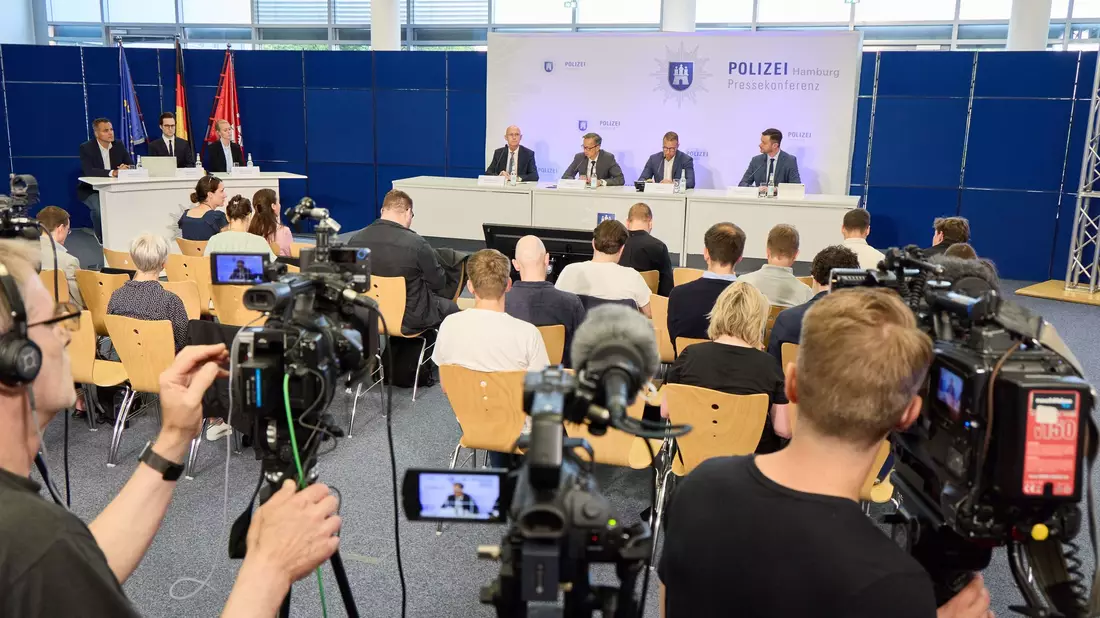 Im Juni verkündeten Polizei und Staatsanwaltschaft die Festnahme eines 20-jährigen mutmaßlichen Mörders. (Archivbild) - Bild: Georg Wendt/dpa