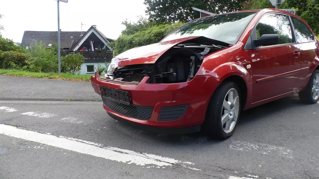 POL-GM: Unfall im Kreuzungsbereich - Bild: presseportal.de