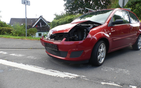 POL-GM: Unfall im Kreuzungsbereich - Foto: presseportal.de