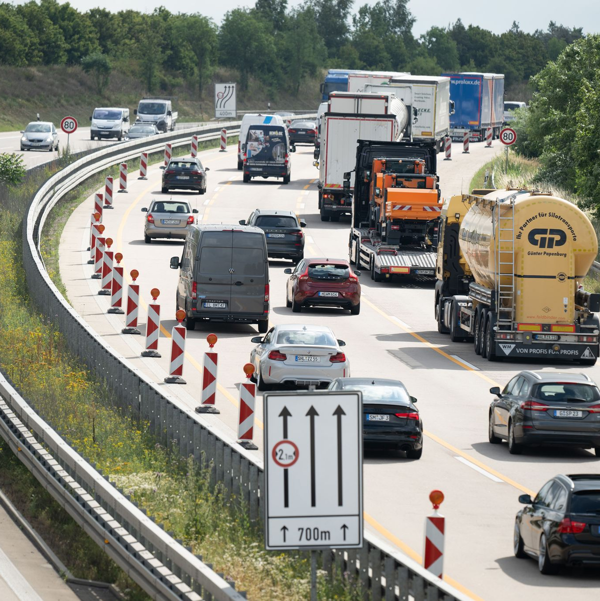 Drohen Baustopps wegen fehlenden Geldes? - Foto: Sebastian Kahnert/dpa