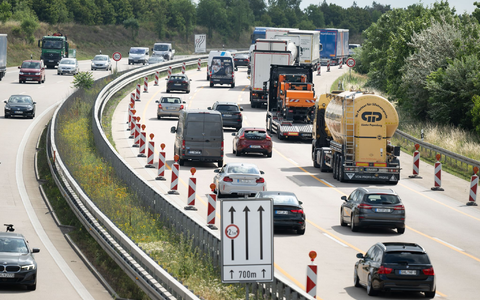 Drohen Baustopps wegen fehlenden Geldes? - Foto: Sebastian Kahnert/dpa