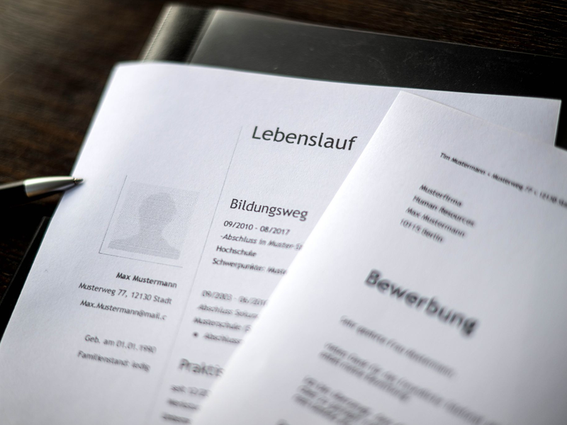 Als Bewerber sitzt man derzeit am längeren Hebel. (Illustration) - Foto: Sina Schuldt/dpa/dpa-tmn