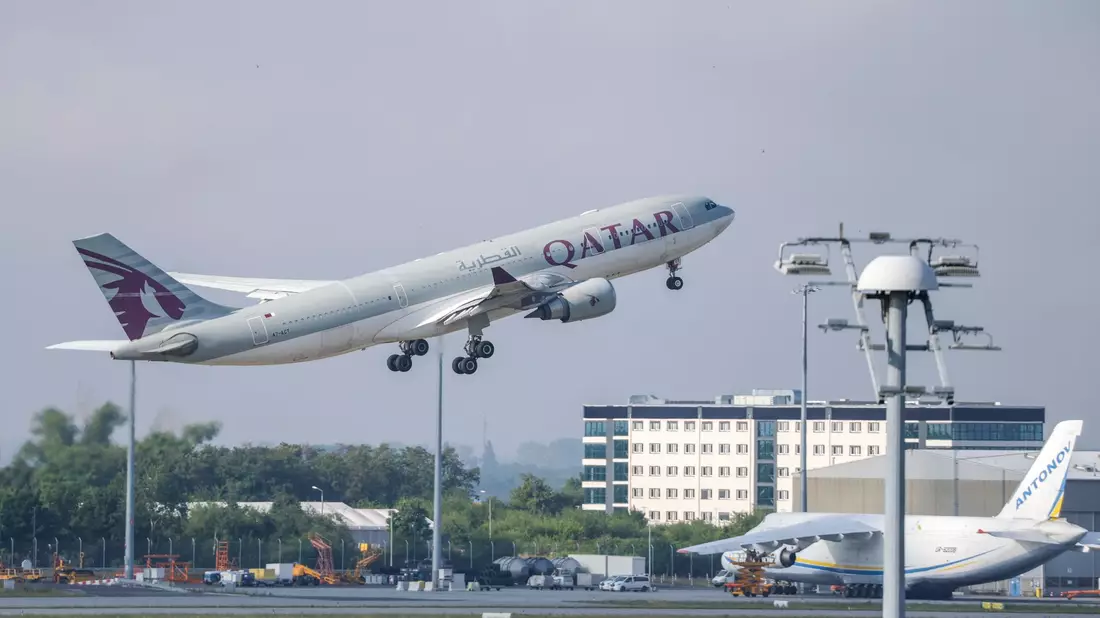 In Zusammenarbeit mit dem Emirat Katar werden 81 Straftäter vom Flughafen Leipzig aus nach Afghanistan ausgeflogen.  - Bild: Jan Woitas/dpa