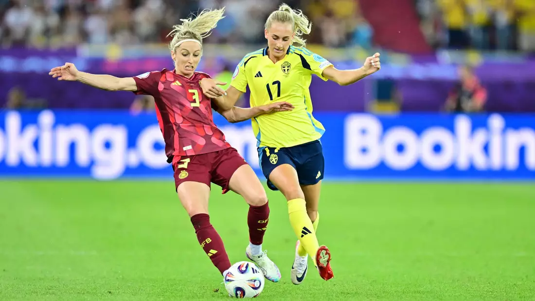 Kandidatin für die Startelf gegen Frankreich: Verteidigerin Kathrin Hendrich (l.).  - Bild: Sebastian Christoph Gollnow/dpa