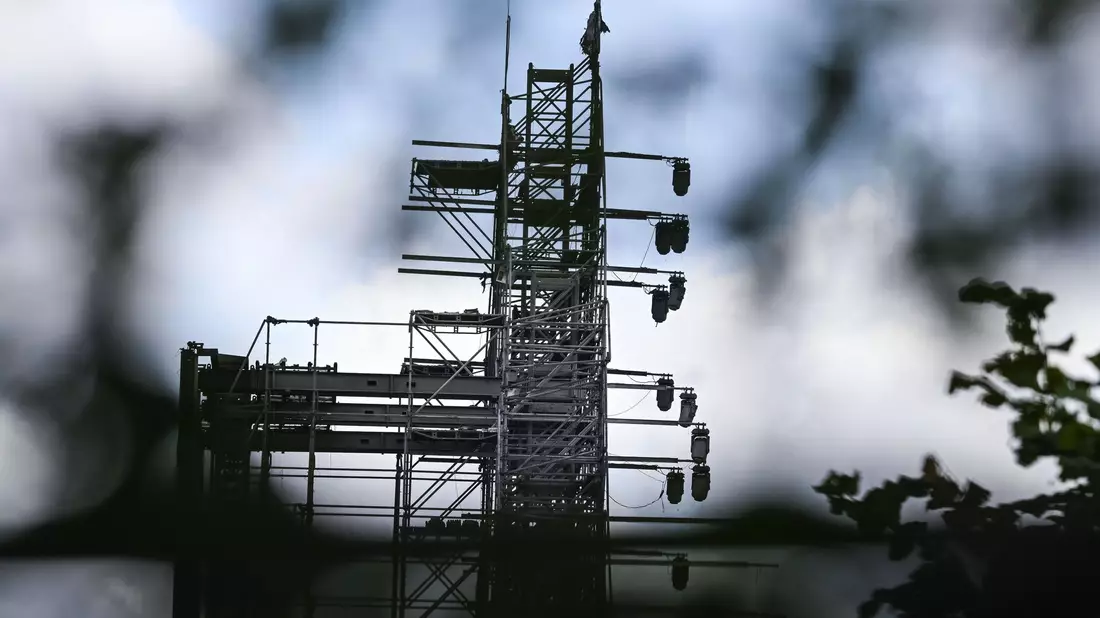 Innerhalb weniger Tage wurde eine alternative Hauptbühne erbaut. - Bild: Tom Goyvaerts/Belga/dpa