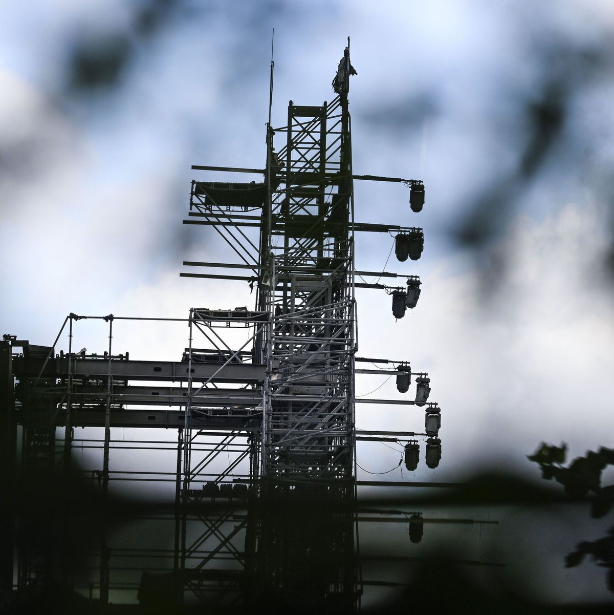 Innerhalb weniger Tage wurde eine alternative Hauptbühne erbaut. - Foto: Tom Goyvaerts/Belga/dpa