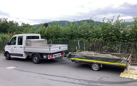 Mittelhessen: LAHN-DILL: + Zu schwer, nicht gesichert und keine Fahrerlaubnis + Mit Mitsubishi überschlagen + - Foto: presseportal.de Mittelhessen: LAHN-DILL: + Zu schwer, nicht gesichert und keine Fahrerlaubnis + Mit Mitsubishi überschlagen + - Foto: presseportal.de