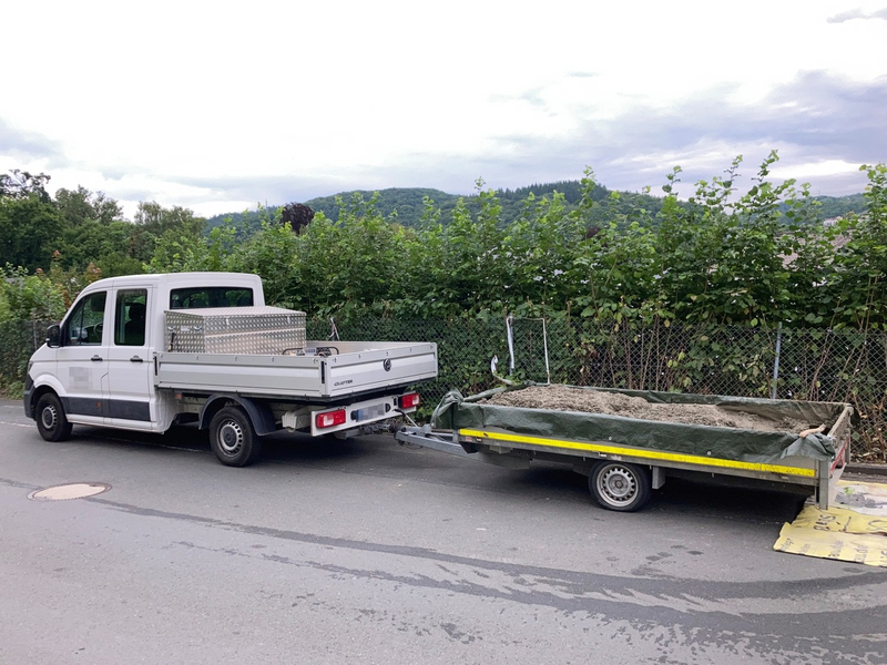Mittelhessen: LAHN-DILL: + Zu schwer, nicht gesichert und keine Fahrerlaubnis + Mit Mitsubishi überschlagen + - Foto: presseportal.de
