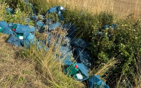 POL-HI: Unerlaubte Beseitigung teils giftigen Abfalls in der Natur - Foto: presseportal.de