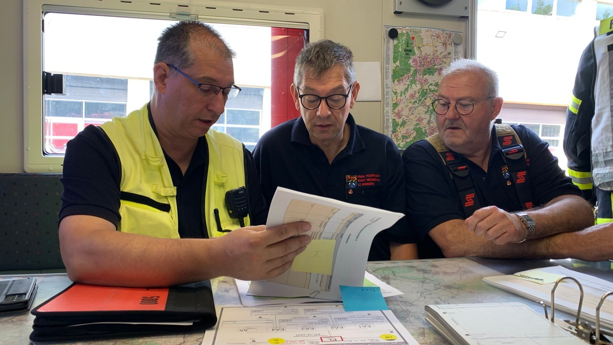 FW Mechernich: Große Übung der IuK-Kreiseinheit mit Beteiligung des ELW Kommern - Foto: presseportal.de
