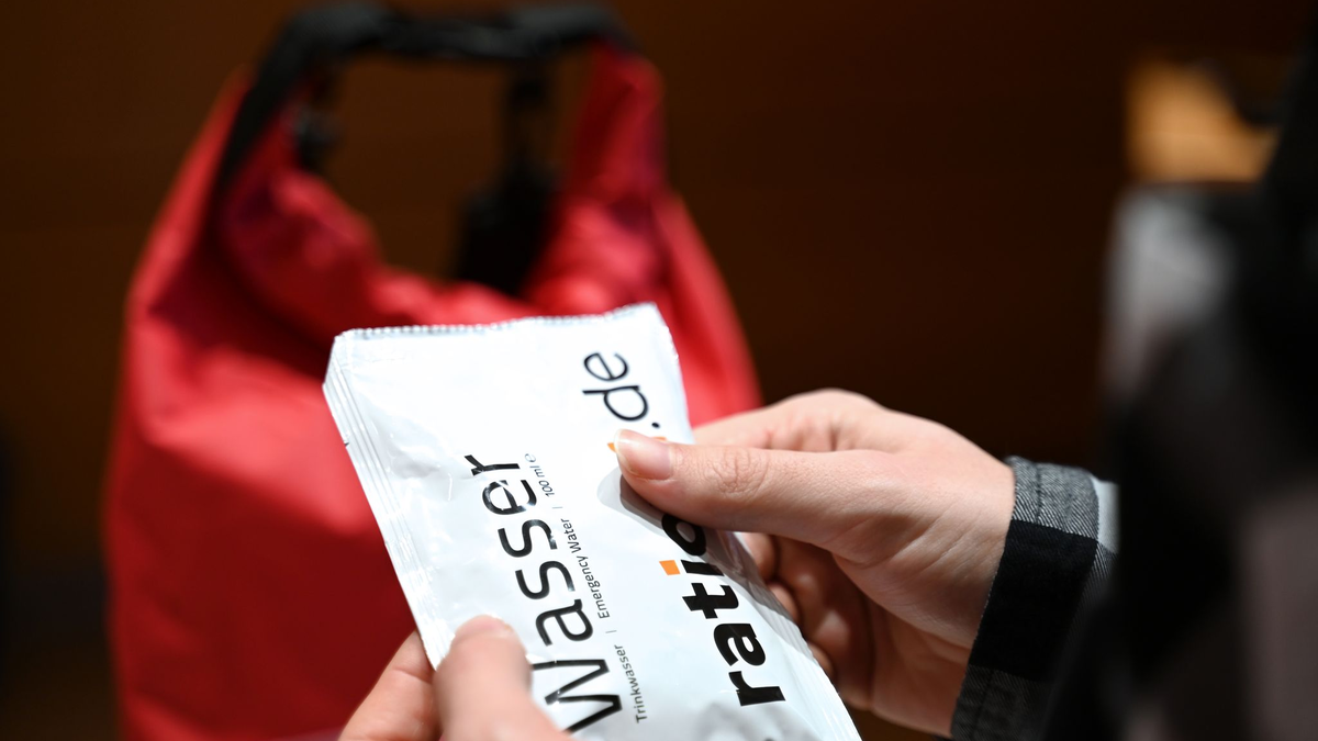 Das DRK fordert, dass in Deutschland mehr Menschen für Hilfe im Katastrophenfall ausgebildet werden. (Archivbild) - Foto: Katharina Kausche/dpa