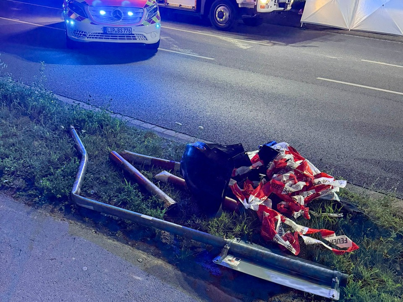 FW-DT: Alleinunfall - Eine Person verstorben - Foto: presseportal.de