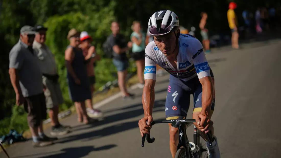 Der Belgier Remco Evenepoel musste bei der Tour aufgeben. - Bild: Thibault Camus/AP/dpa
