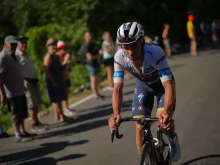Der Belgier Remco Evenepoel musste bei der Tour aufgeben. - Foto: Thibault Camus/AP/dpa